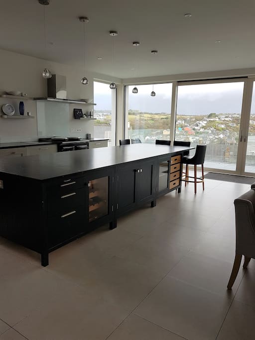 Huge, bright kitchen/dining