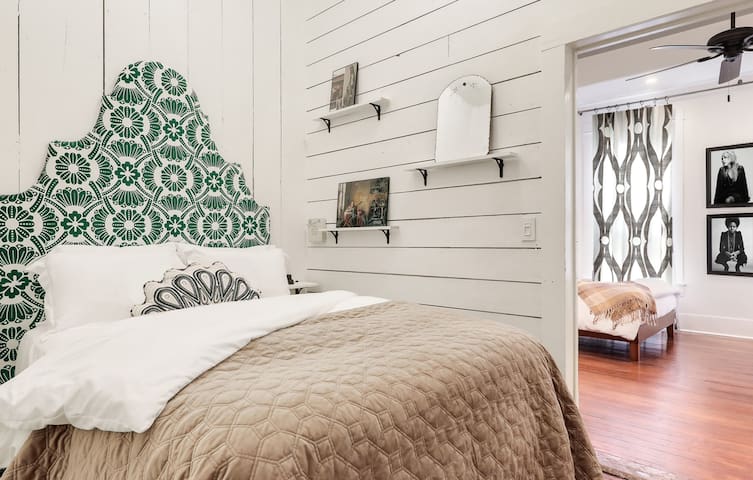 Downtown | Beautiful * Historic | 5 min to UT gallery image 4