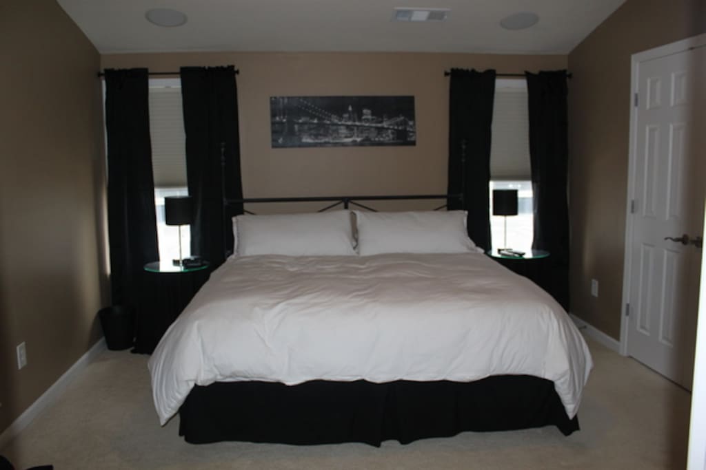 Master Bedroom Suite - King Bed, Full Bath, Jetted Tub/Shower Combo, 2 Sinks on 3rd floor