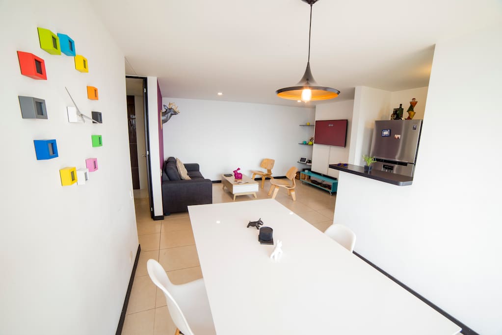 Entertainment & Dinning Room/Sala Y Comedor