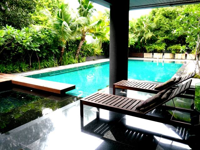 Bangkok’s Ultimate Glass Tree House gallery image 5