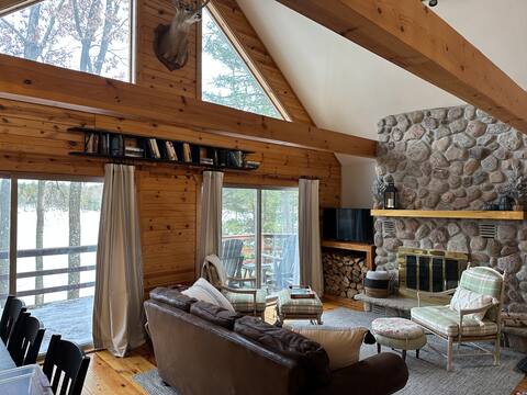 Charming All-Season Lake House Getaway