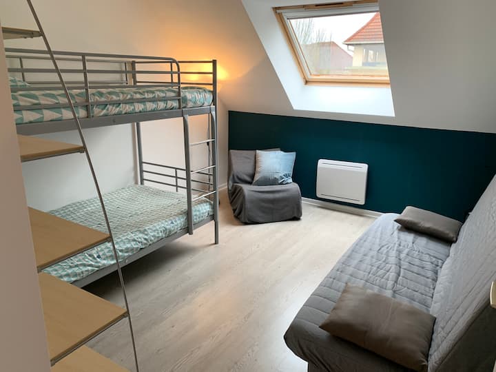 Dormitorio 3 con litera y sofá cama