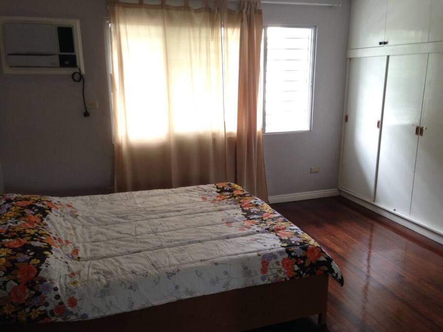 queen bed room second floor room 1