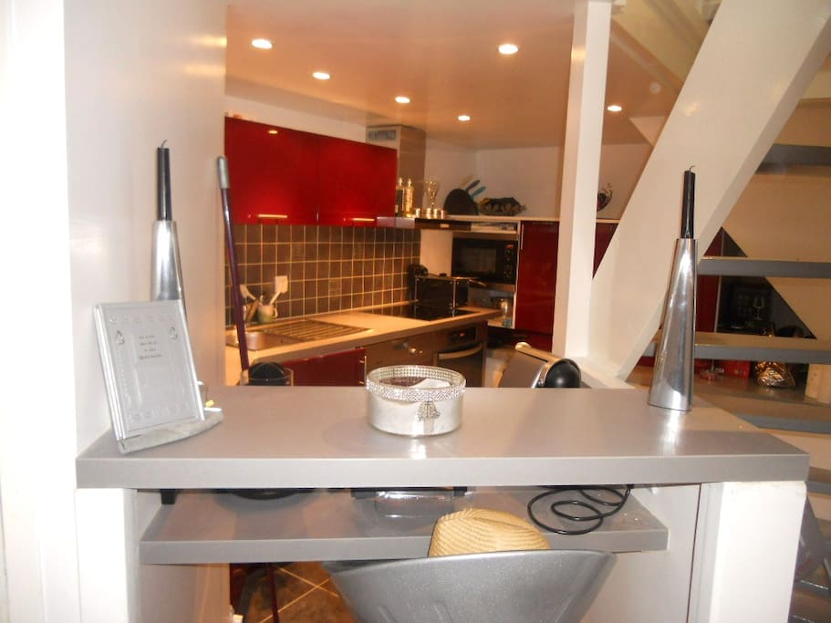 Vue en entrant sur la cuisine américaine