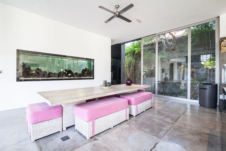 Villa Moderne De 4 Chambres Avec Piscine - Seminyak