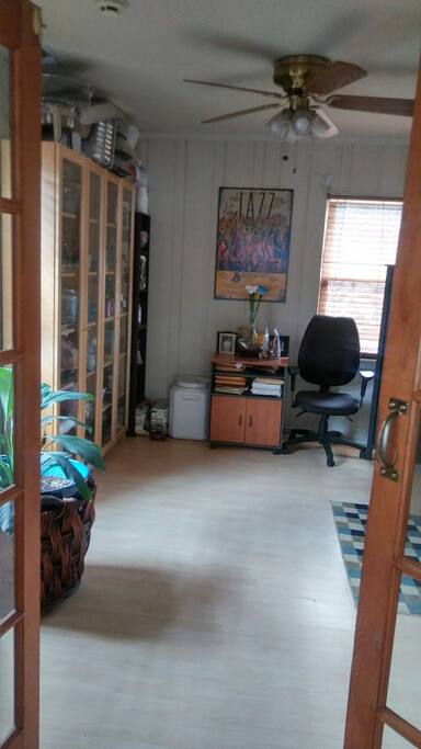 Guest Workroom