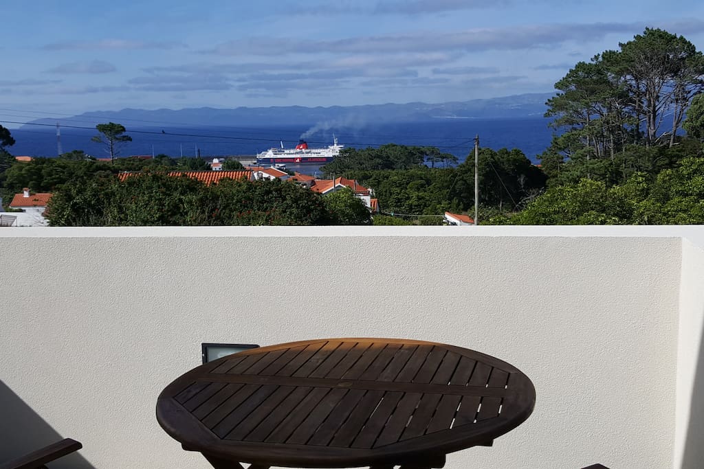 Vista do terraço de entrada para o apartamento