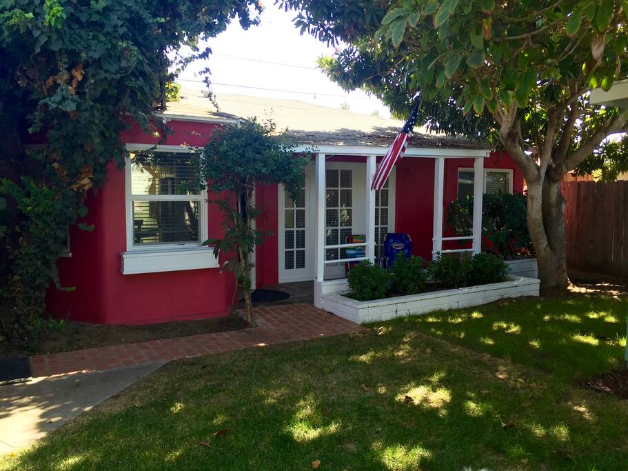 Front view of cottage.