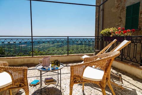 Popular Airbnb listing: Residence In cerca d'Autore in Montepulciano
