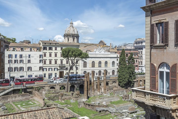 Palazzo Ginnasi sulla Curia Di Pompeo