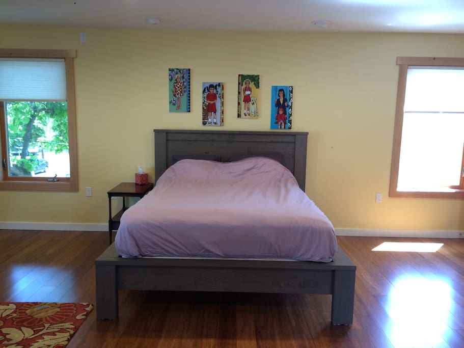Comfortable queen bed.