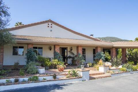 Mary's Hilltop Retreat ,the Tuscany of Jamul