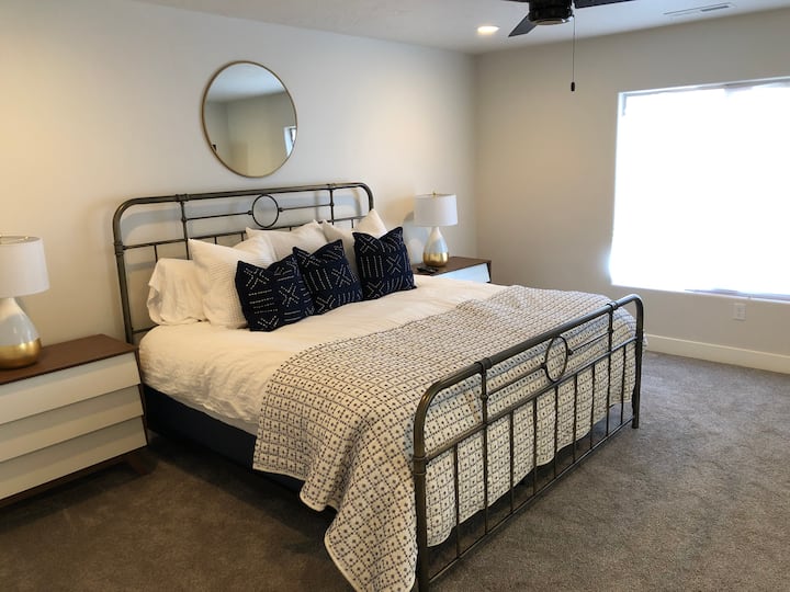 主卧-特大双人床