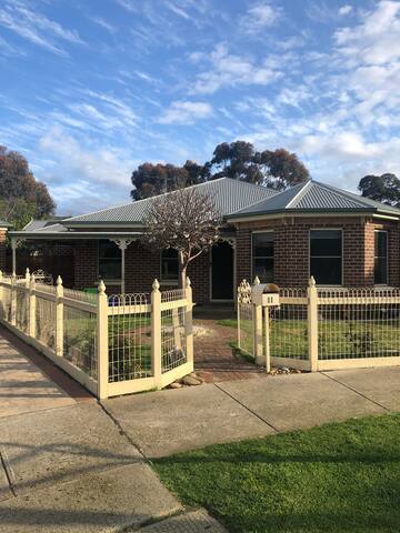 Pet friendly family home! gallery image 3