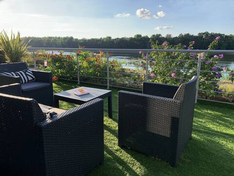 Waterfront holiday home... Loire