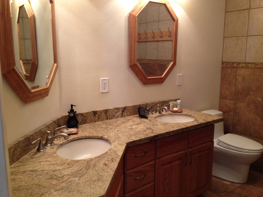 Bathroom counter & sinks