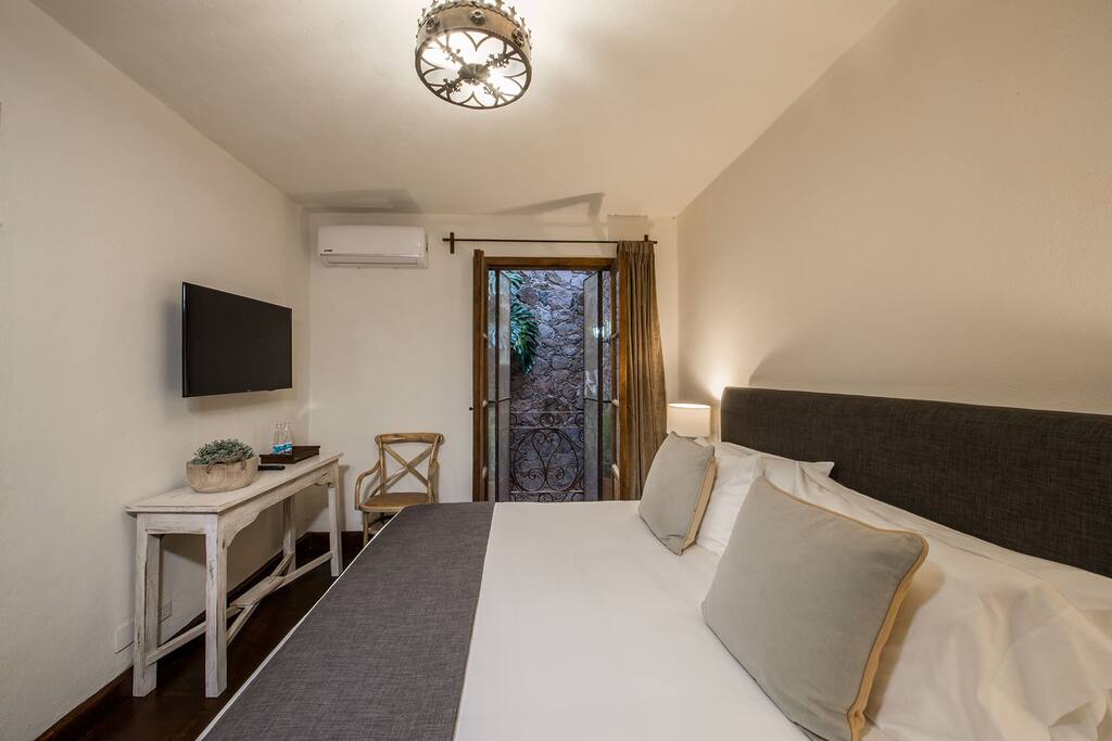 Recamara con cama king size