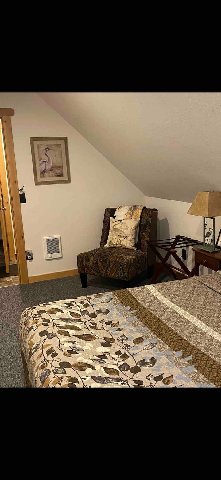 Blue Heron Bedroom - Queen Size Bed - Room 1 of Two bedroom Family Suite (Jack & Jill Bathroom)