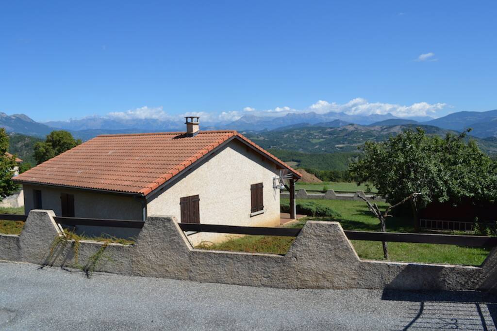 Vue de l'arrière de la maison face à l'Est