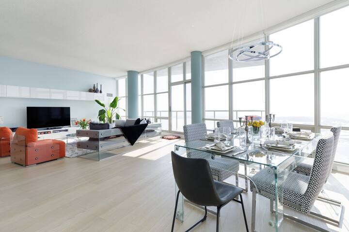 Windows Galore in Modern Apartment near Waterfront gallery image 5