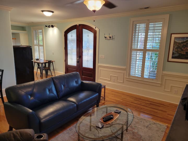 Junie's Flat At The Gadabout Inn Dt Wake Forest - Wake Forest, NC
