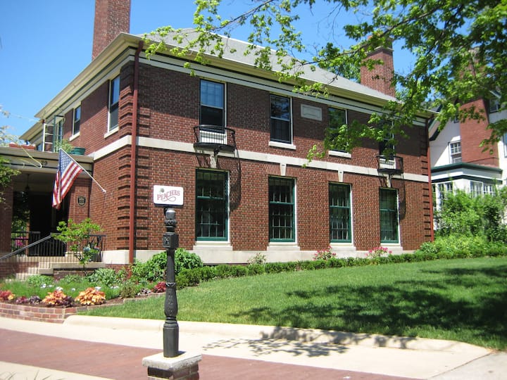 Peaches B&Bfabulous Bed and breakfasts for Rent in Grand