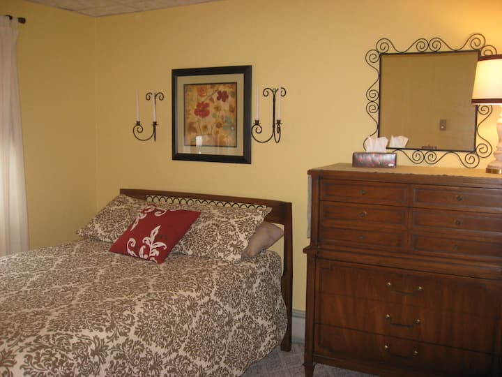 ห้องนอนสวยมากที่ชั้น 1 แต่อยู่ห่างจากห้องนั่งเล่นเพื่อความเงียบสงบและสะดวกสบายเป็นพิเศษ