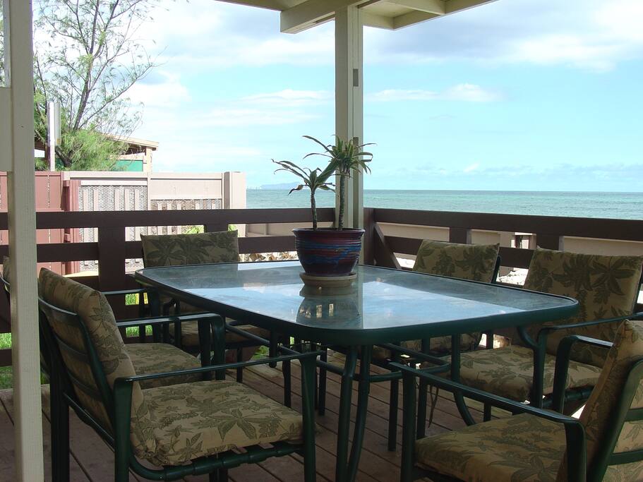 Enjoy breakfast, lunch and dinner out on the beautiful deck with a gorgeous view of the ocean and Diamond Head.