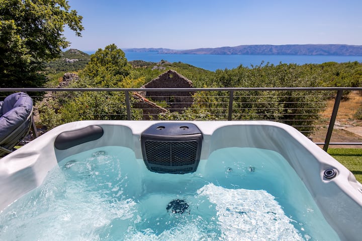 Villa Mirjam with swimming pool, seaview, jacuzzi
