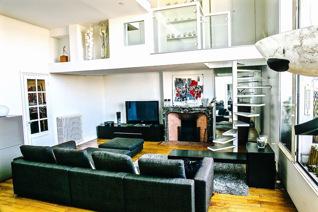 Living Room with Circular stairs to get to the higher level