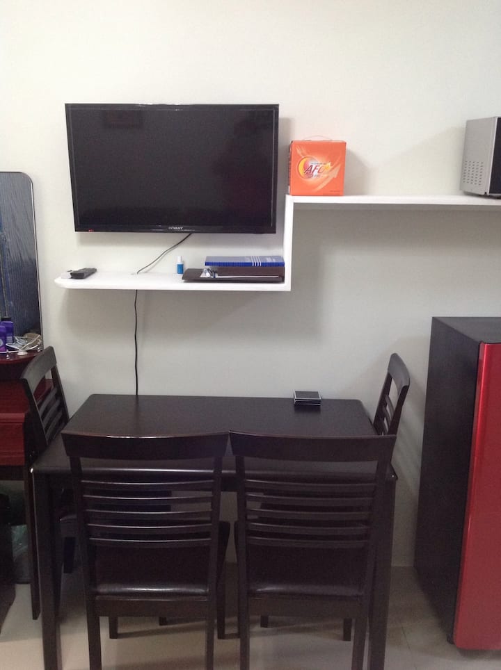 โต๊ะทานข้าวสำหรับ 4 คน