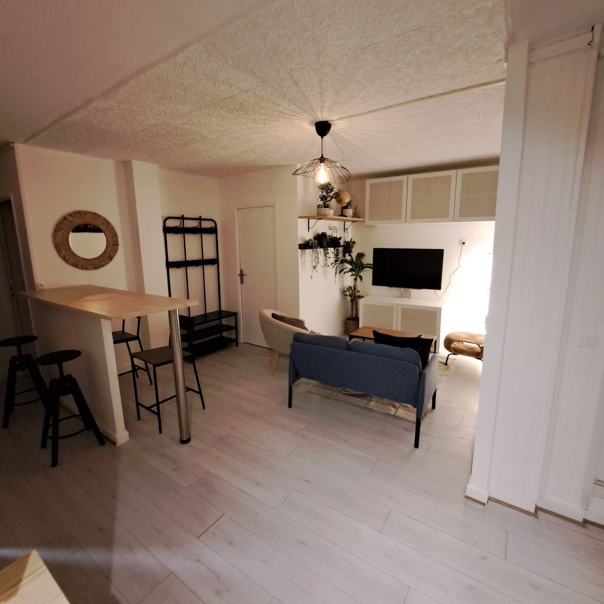 Top Airbnb: Beautiful apartment with terrace. à Cergy