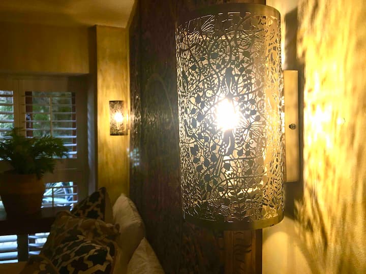 Moroccan room with shower en- suite