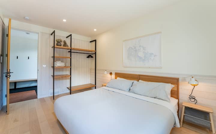 Spálňa 1 na hlavnom poschodí (veľká manželská posteľ alebo 2 jednolôžka)