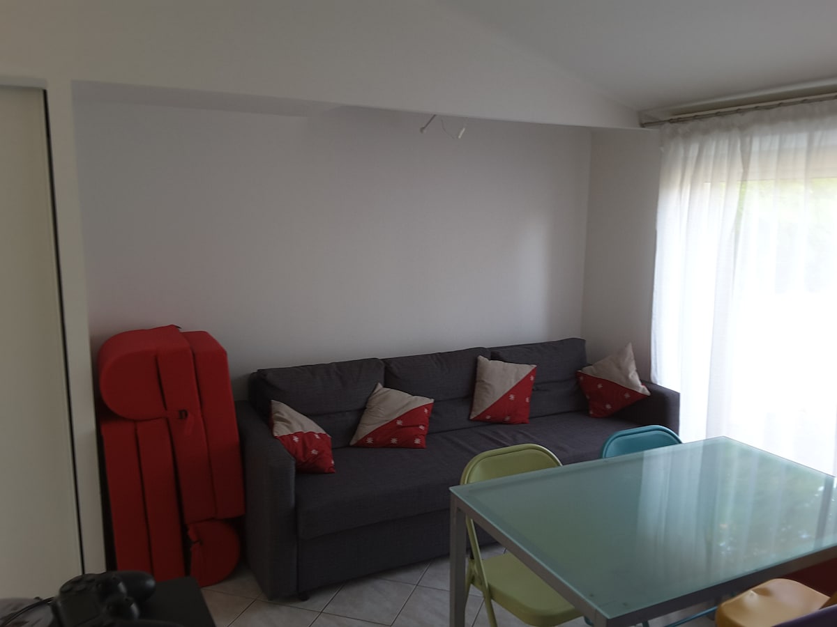 Airbnb performant: Studio 10 min Avignon- new. à Sorgues