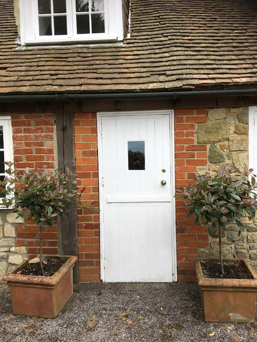 Separate entrance to annexe