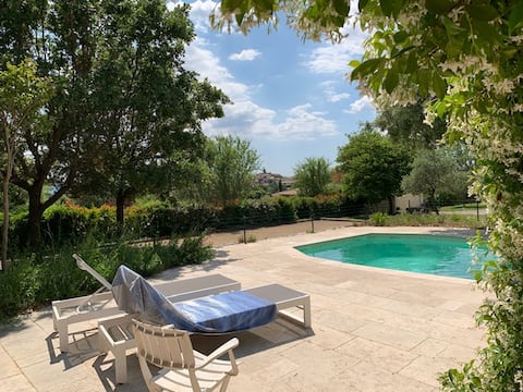 Quiet villa with pool near Aix-en-Provence