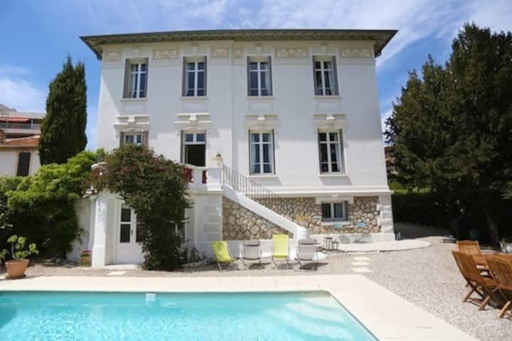Stunning villa, secure, private garden & pool