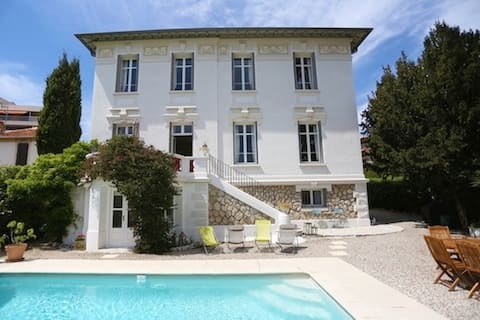 Stunning villa, secure, private garden & pool
