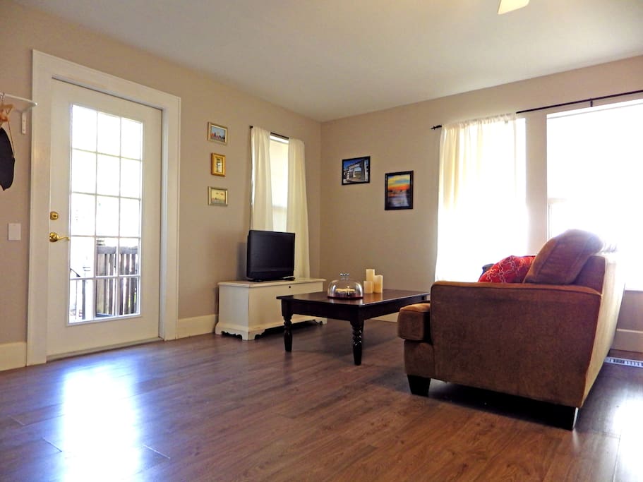 Spacious suite with private entry. Lots of beautiful natural light.