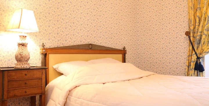 Suiet Marquee: master bedroom (160 bed) bedroom 1/2