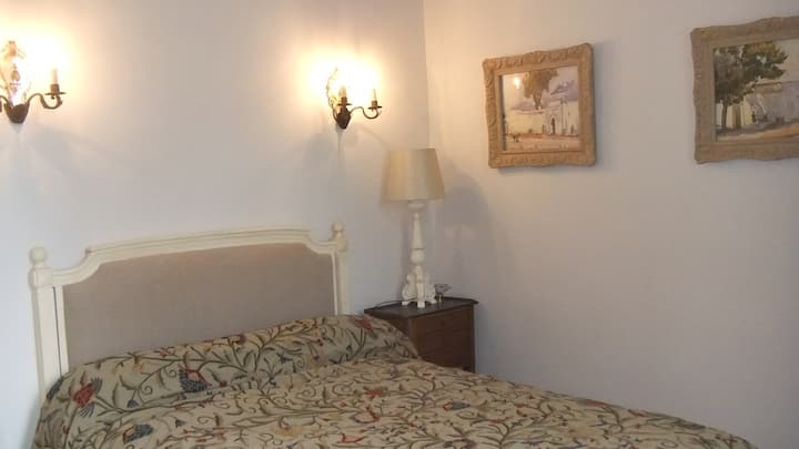 Guest suite
(140 bed) Bedroom 1/2