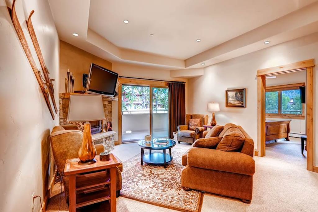 Couch,Furniture,Indoors,Room,Bedroom