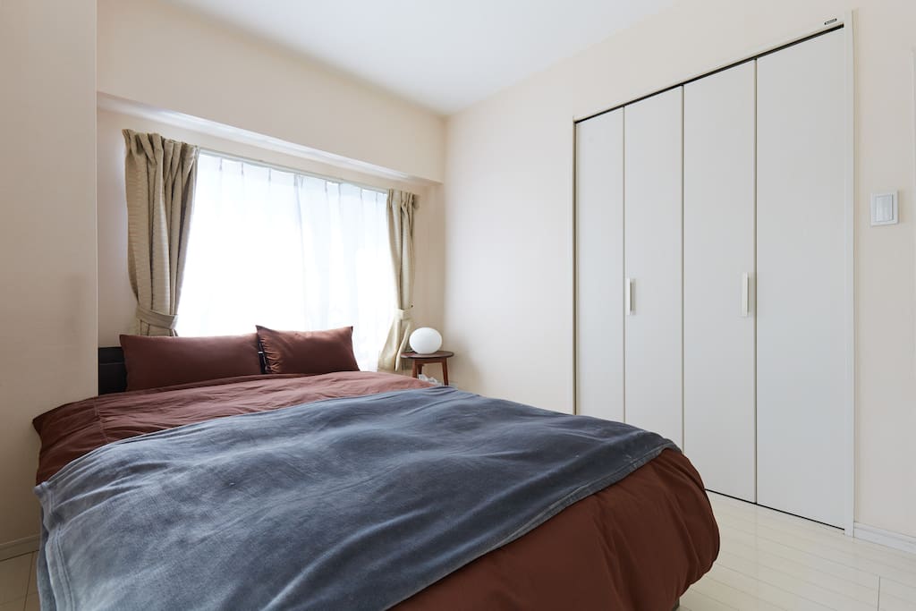Semi-double size bed