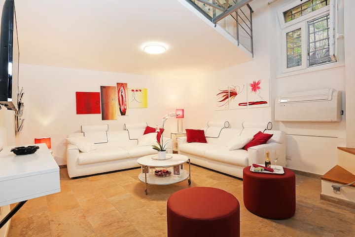 In The Heart Of Rome At Walking Distance From Monuments And Tourist Attractions - Rome