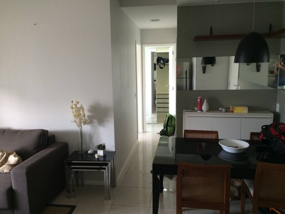 Sala e mesa de jantar