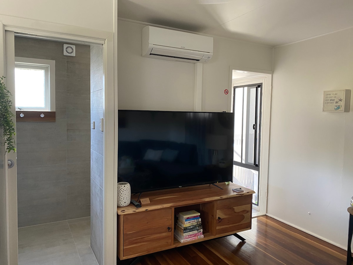 Successful Airbnb property: Suttons Beach Stayover - Beach Shack - Redcliffe in Greater Brisbane