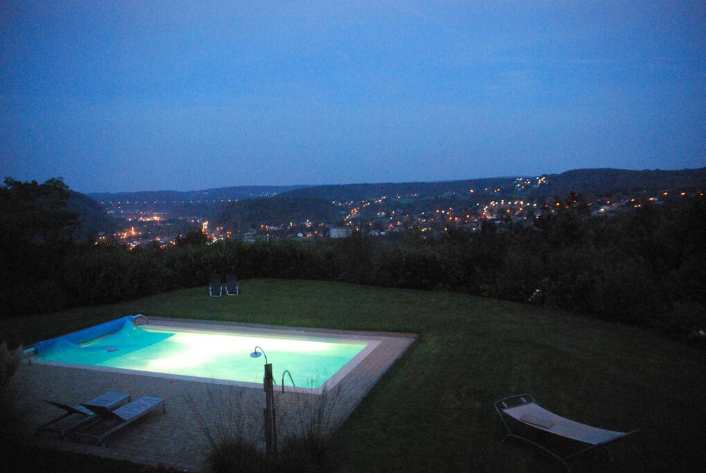 sa vue sur la vallée de l'emblève