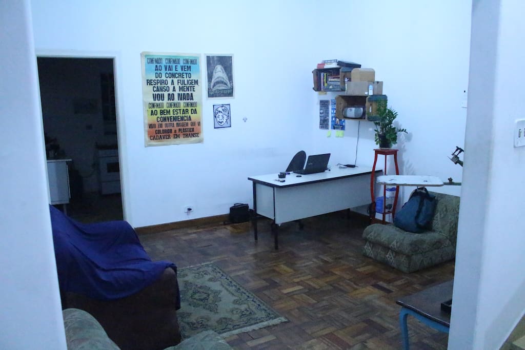 A outra sala/The other living room.